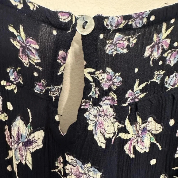Bila NWT’s Women’s Floral print ruffle tank. Size large - Picture 6 of 8
